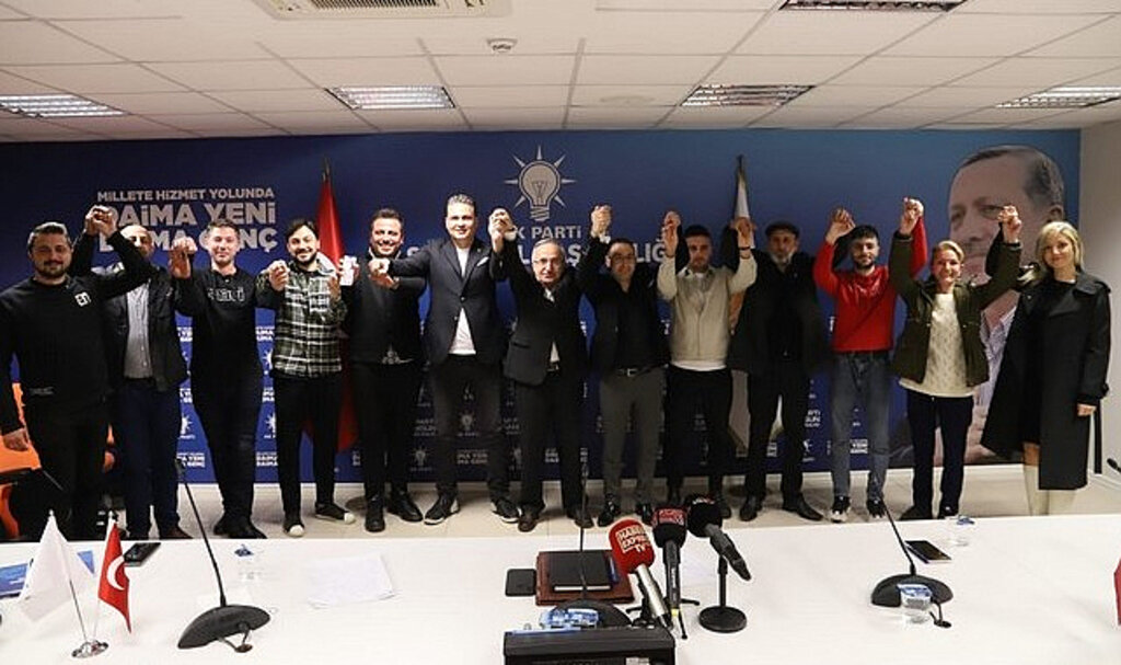 İYİ Parti'den İstifa Eden Alper Aydemir Ve 11 İsim Daha AK Parti'ye Katıldı!