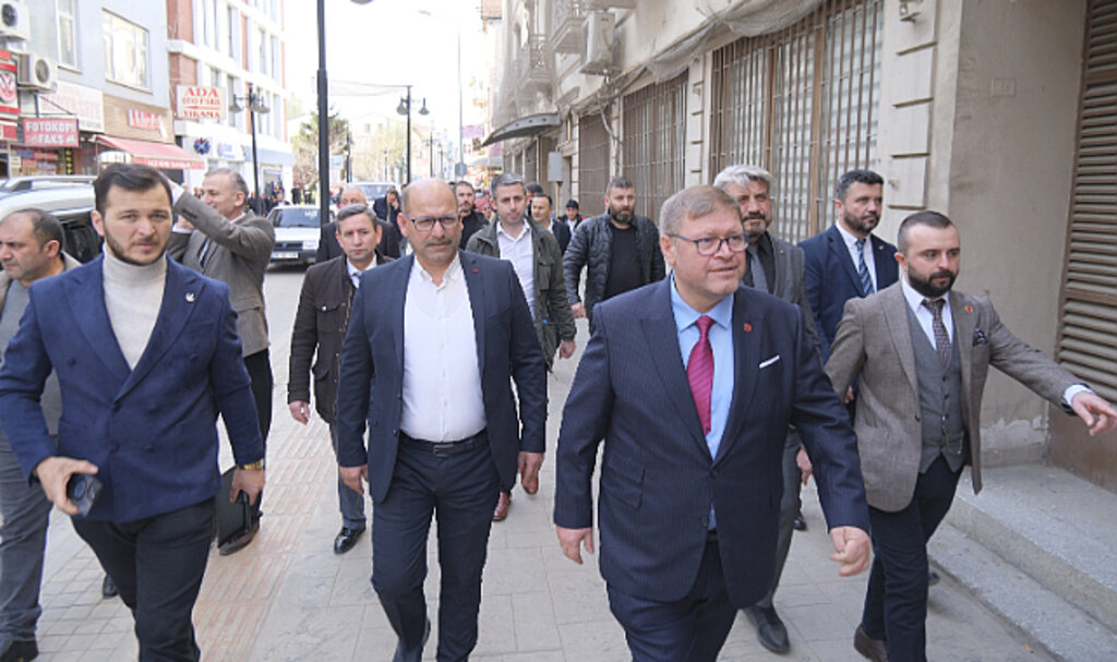 Adem Güney'den Kapısız Belediyecilik Sözü!