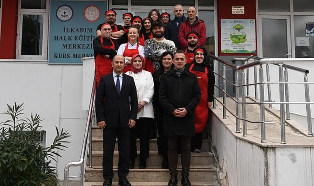 Meslek Öğrenip Çalışma Hayatına Katılıyor!
