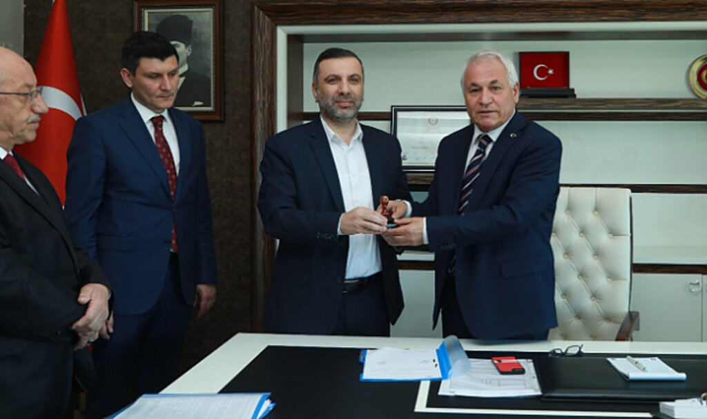 Başkan Ün Mührü Teslim Aldı! 