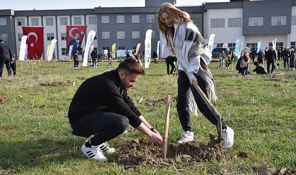 Ladik’te Dikilen Fidanlar Geleceği Yeşillendirecek!
