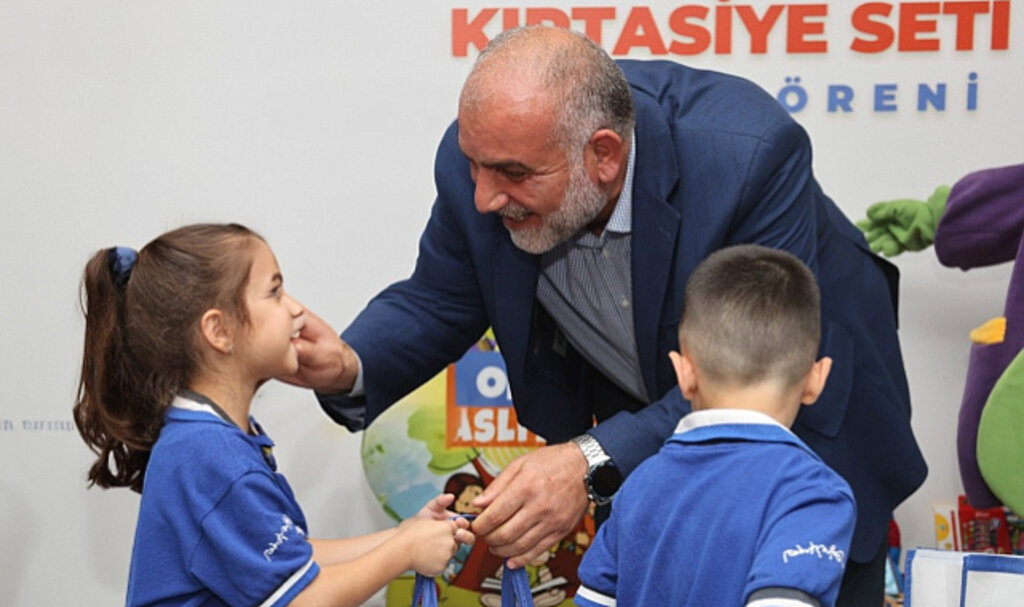 Başkan İbrahim Sandıkçı, 'Öğrencilerimize Yıllık 28 Milyon Türk Lirası Destek Sağlıyoruz'! 