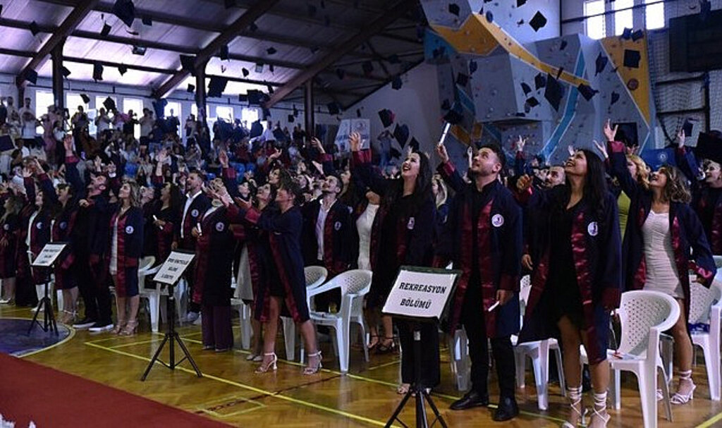 Yaşar Doğu Spor Bilimleri Fakültesi 29’uncu Mezunlarını Uğurladı!