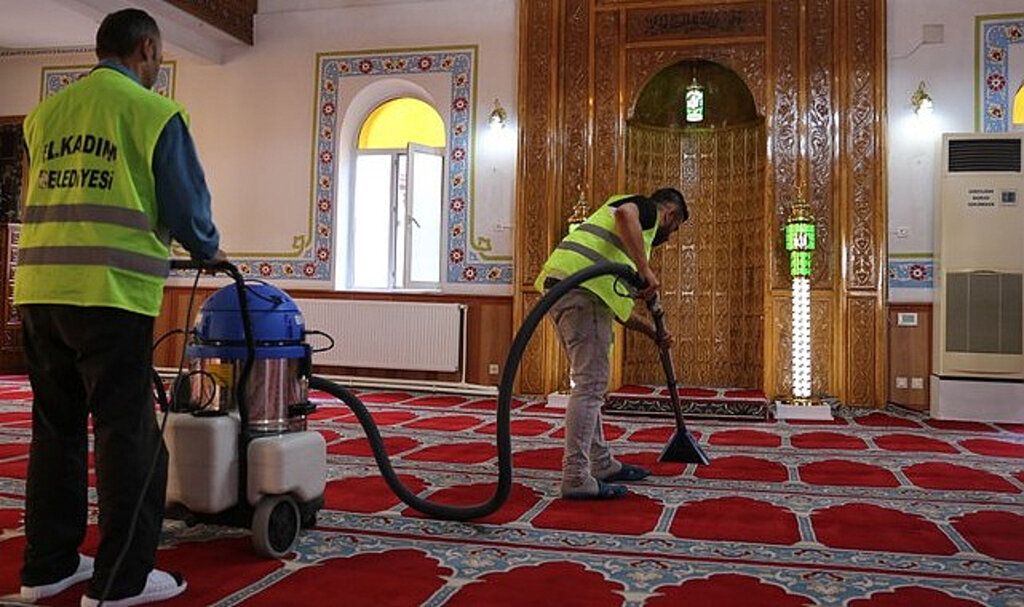 Talep Arttı, İlkadım’da Cami Temizliği Günde 3’e Çıktı!