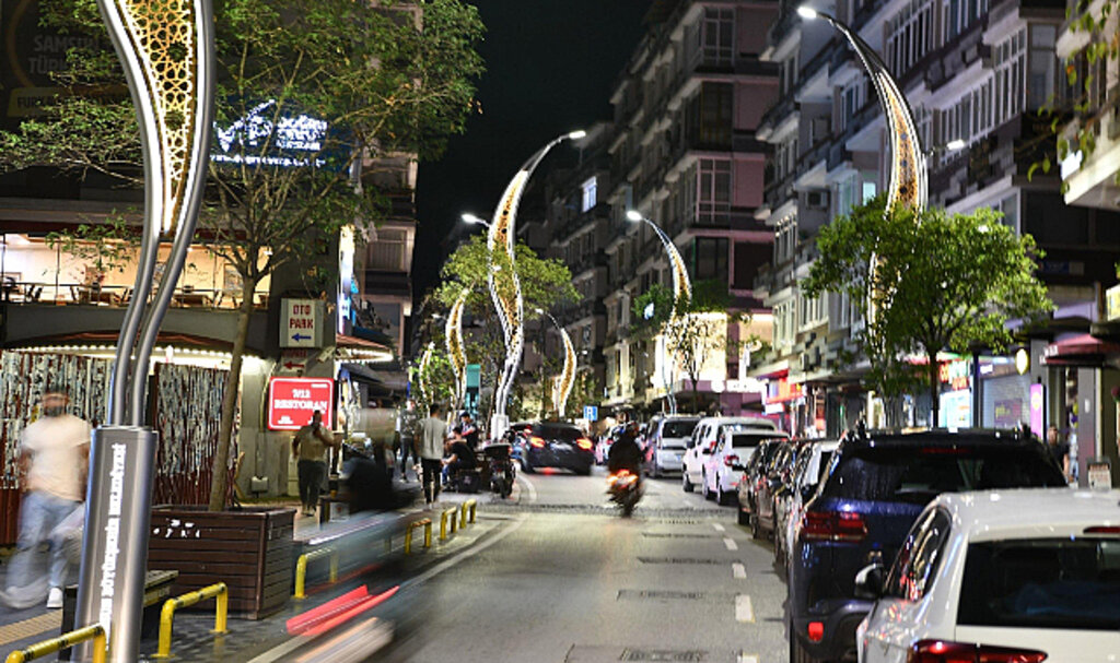 Çiftlik Caddesi'nin Aydınlatması Tamamlandı! 