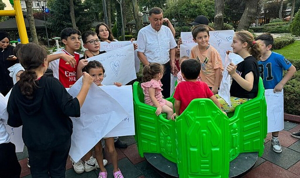 Çocuklardan Başkan İkiz’e Sürpriz!