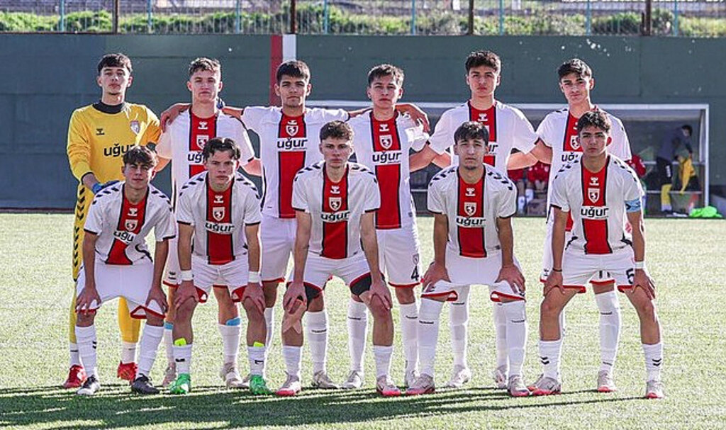 Özel Canik Uğur Okulları Farklı Galibiyetle Finale Yükseldi!