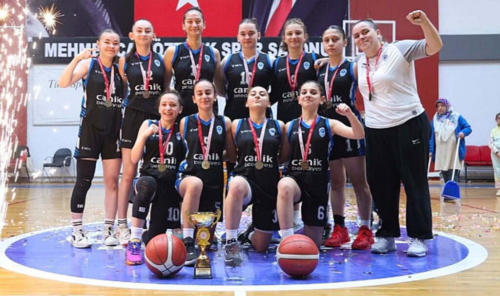 3 Kulvarda Tek Şampiyon Canik!