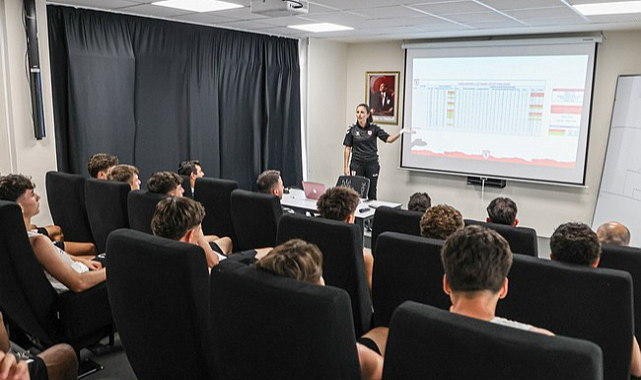 Samsunspor U19 Takımı'na Sezon Öncesi Önemli Bilgilendirme! ‘Hidrasyon ve Sporcu Beslenmesi’