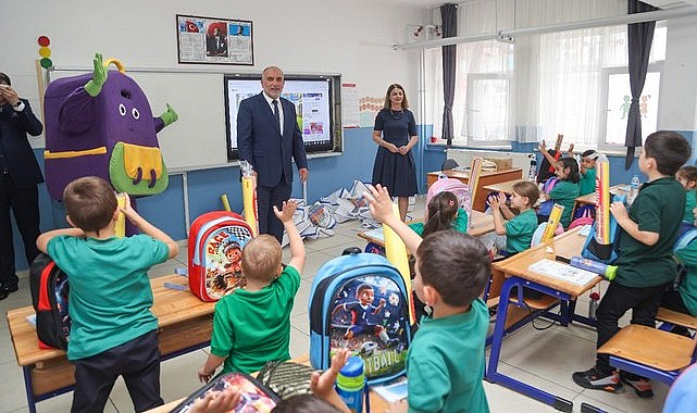 Canik Belediyesi Okula Başlayan Tüm Öğrencilerin Çanta ve Kırtasiye Setlerini Teslim Etti!