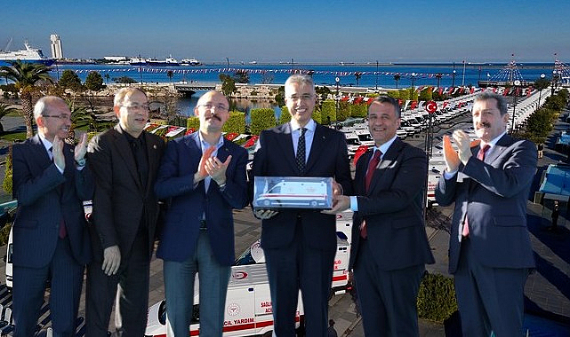 Büyükşehir Tarafından Şehre Kazandırılan 100 Yeni Ambulans Düzenlenen Törenle İl Sağlık Müdürlüğüne Teslim Edildi!