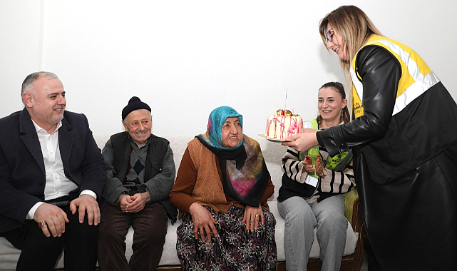 İlk Doğum Gününü 74 Yaşında Kutladı!