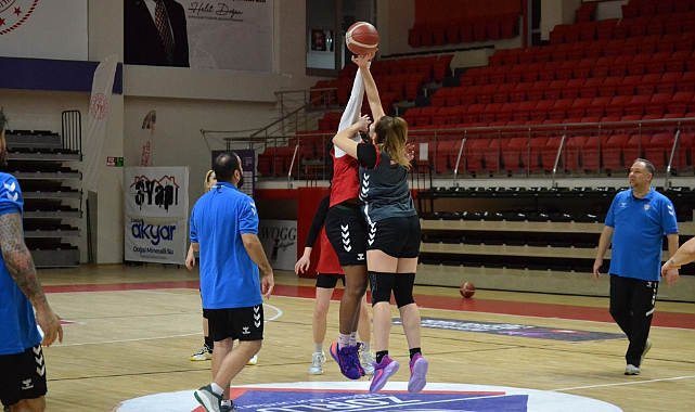 Samsun’da Basketbol Heyecanı: Zorlu Koleji, Burhaniye Belediyespor’u Ağırlıyor!