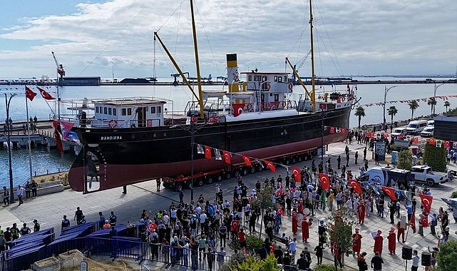 Bandırma Vapuru Müzesi Karadan Yürütülerek İstiklal Meydanına Getirildi!