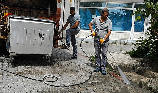 İlkadım’da Konteynerler Hijyen İçin Düzenli Olarak Yıkanıyor!